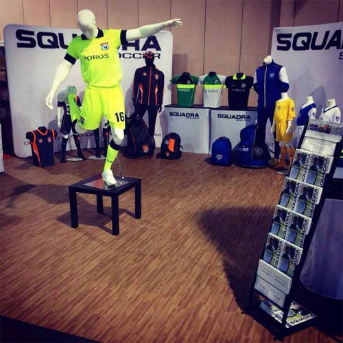 Portable trade show flooring